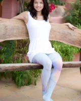 18 Only Girls - 01-001