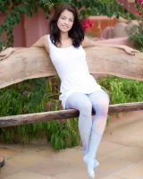 18 Only Girls - 02-002