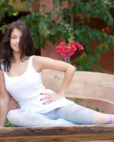 18 Only Girls - 04-004