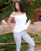 18 Only Girls - 32-032