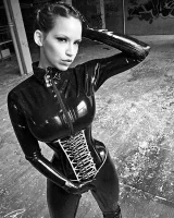 Bianca Beauchamp - 24-latexlair_d_05