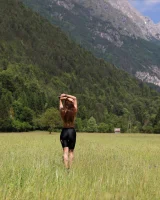 Mpl Studios - 10-stefani-postcard-from-log-pod-0011