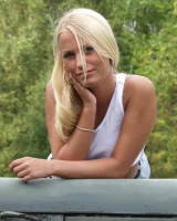 Tight Clothes - 32-cameltoe-jeans-nude-032