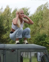 Tight Clothes - 34-cameltoe-jeans-nude-034