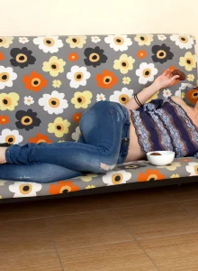 Girl in tight blue jeans has hairy pussy